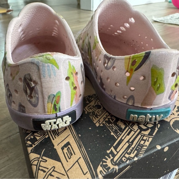 Toddler size 8 Native x Star Wars baby Yoda jefferson print slip on sneakers - Picture 3 of 7